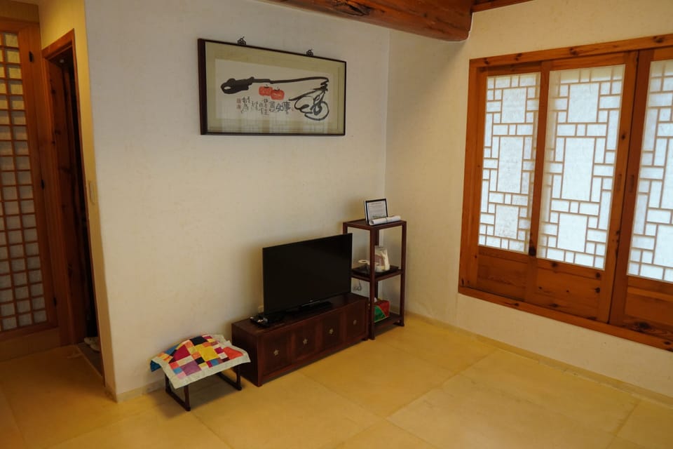 Standard Studio, Courtyard View | Free WiFi, bed sheets