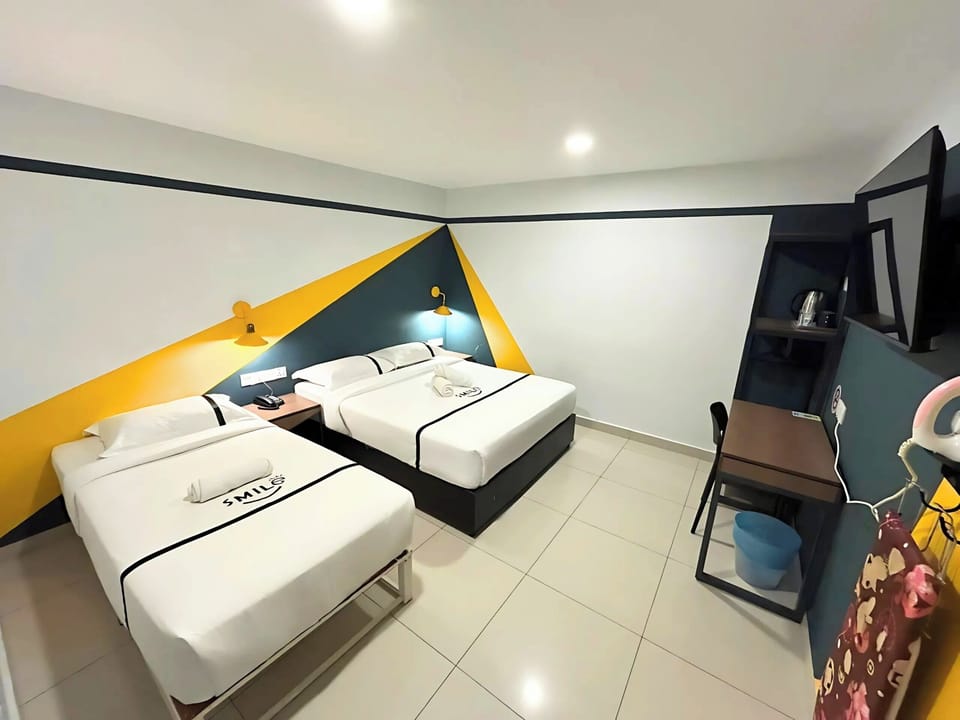 Triple Room | Desk, iron/ironing board (on request), WiFi (free), bed sheets