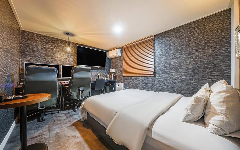 Deluxe Double Room | Premium bedding, laptop workspace, free WiFi
