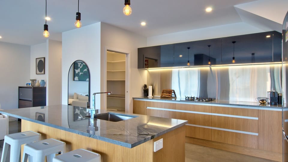 Large kitchen with walk in pantry & breakfast bar