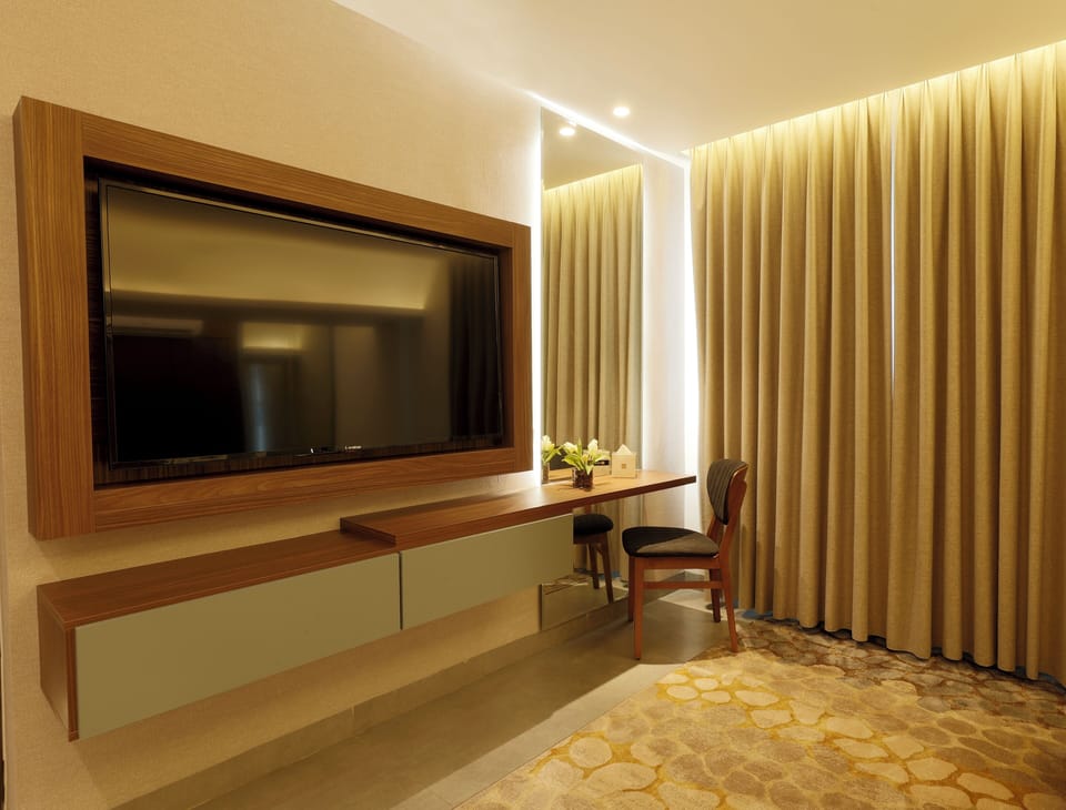Deluxe Twin Room | Desk, soundproofing