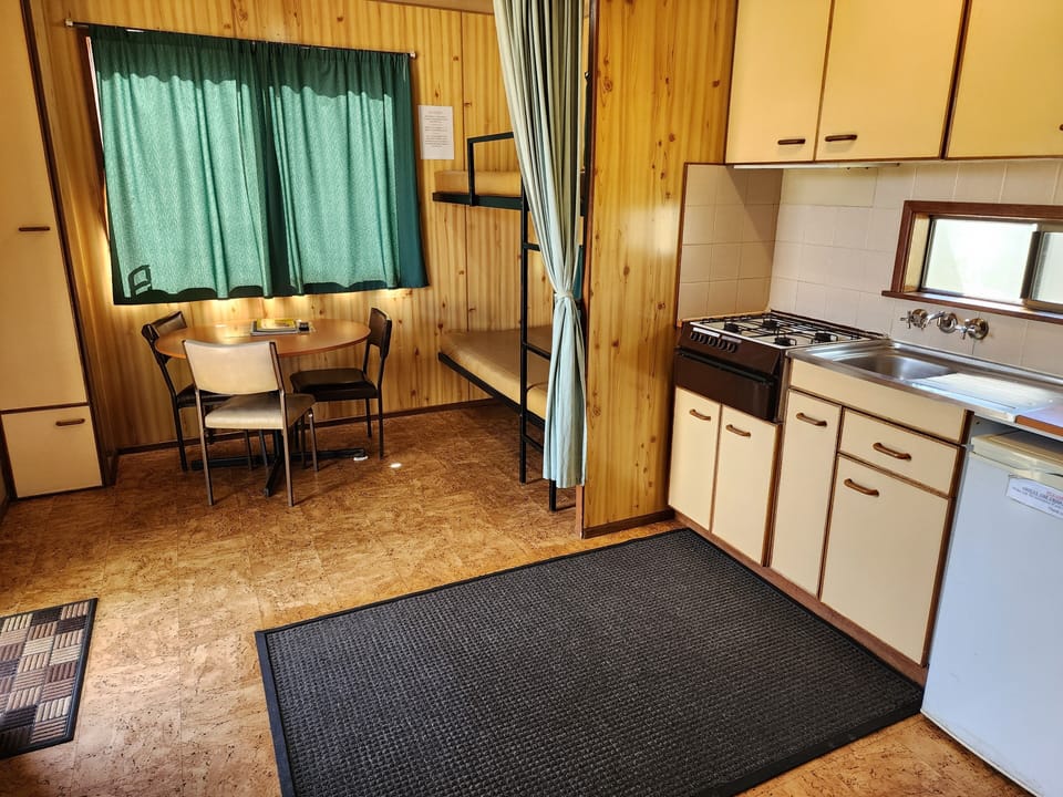 Standard Studio - Pet Friendly | Cribs (free), bed sheets