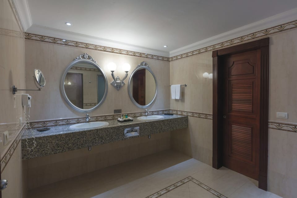 Combined shower/tub, eco-friendly toiletries, hair dryer, bathrobes