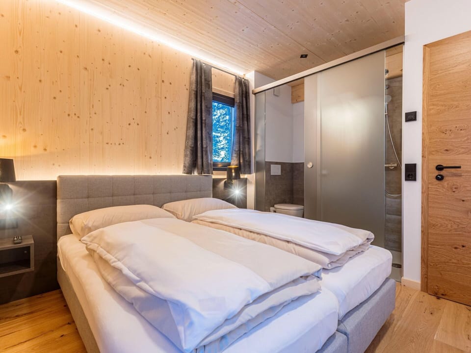 Chalet | 4 bedrooms, individually furnished, bed sheets