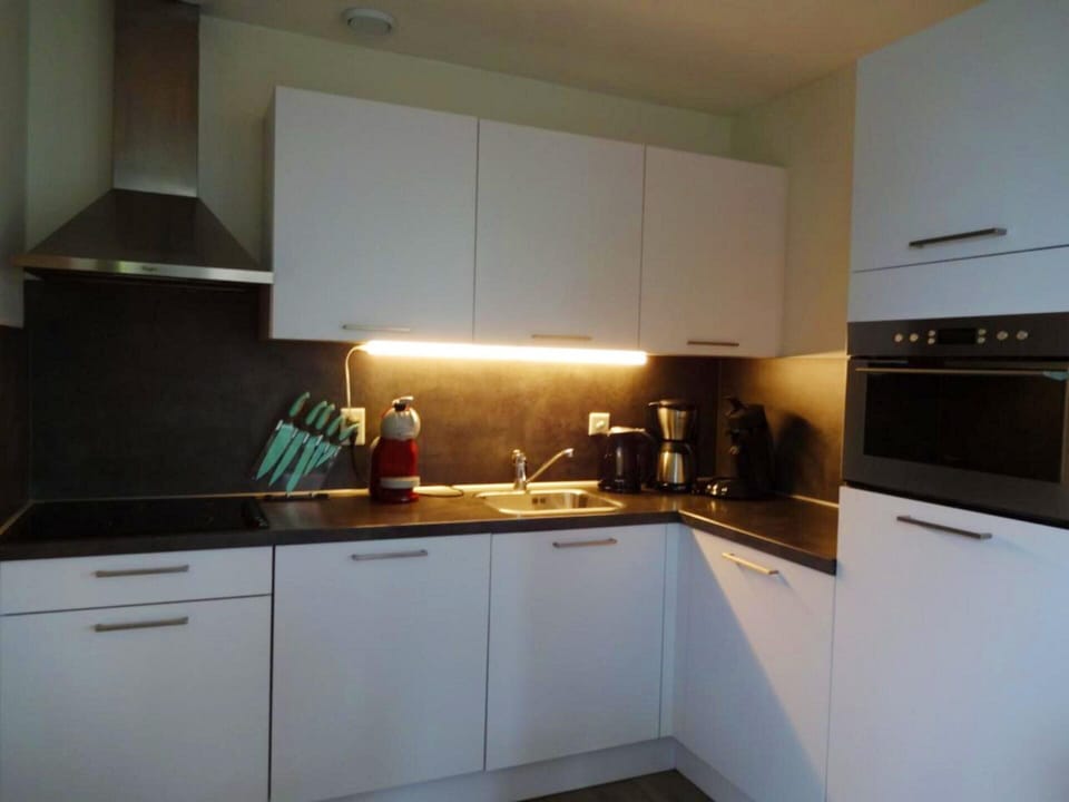 House | Private kitchen | Electric kettle, toaster, highchair