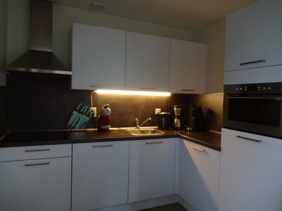 House | Private kitchen | Electric kettle, toaster, highchair