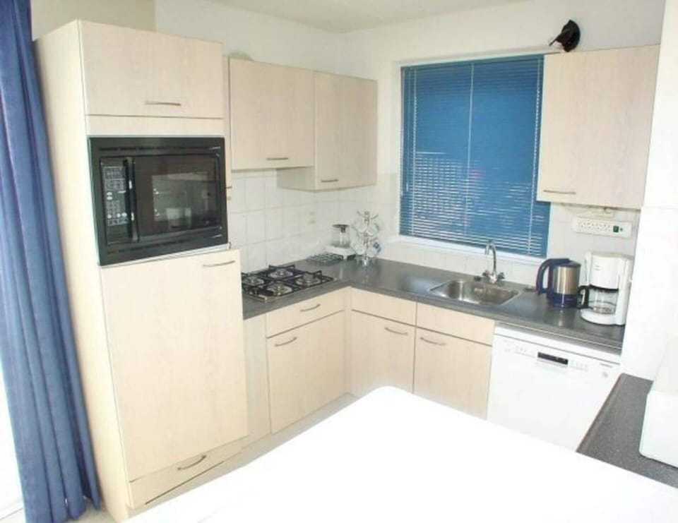 House | Private kitchen | Electric kettle, highchair