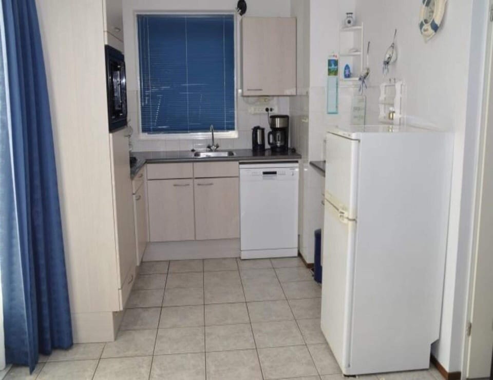House | Private kitchen | Electric kettle, highchair