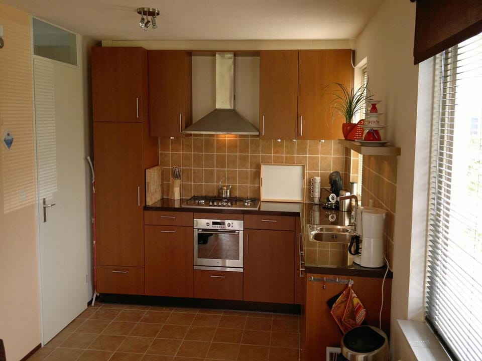 House | Private kitchen | Electric kettle, highchair