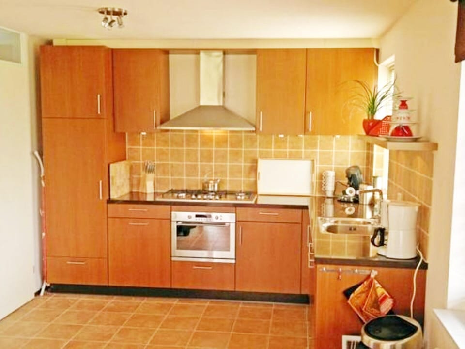 House | Private kitchen | Electric kettle, highchair