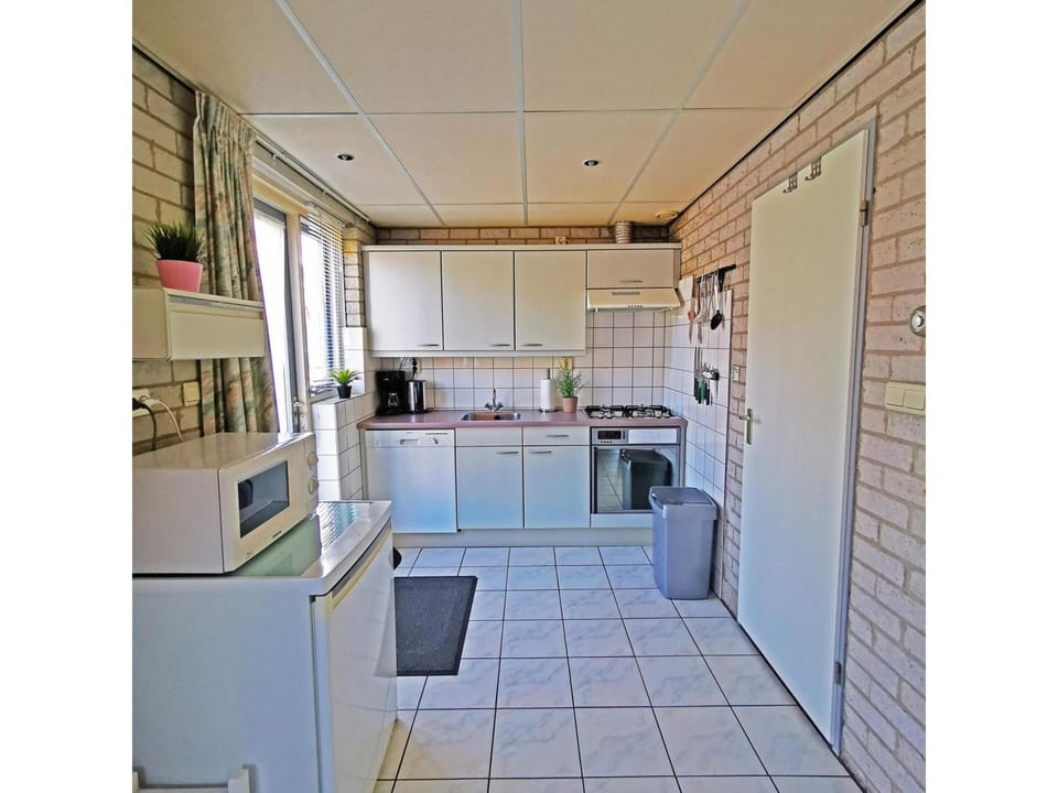 House | Private kitchen | Electric kettle, toaster