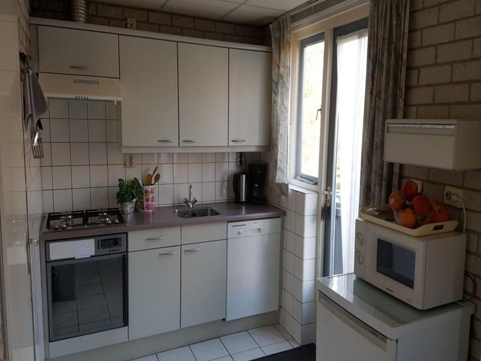 House | Private kitchen | Electric kettle, toaster