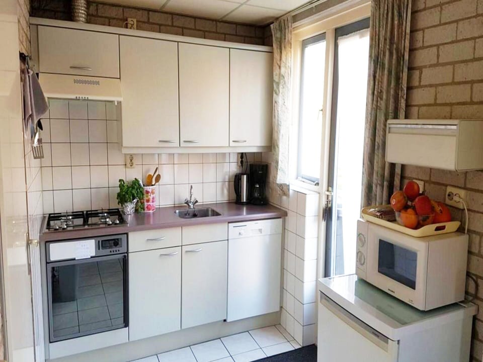 House | Private kitchen | Electric kettle, toaster