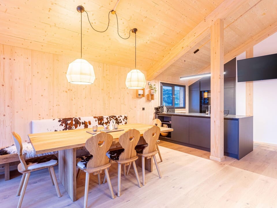 Chalet | Dining