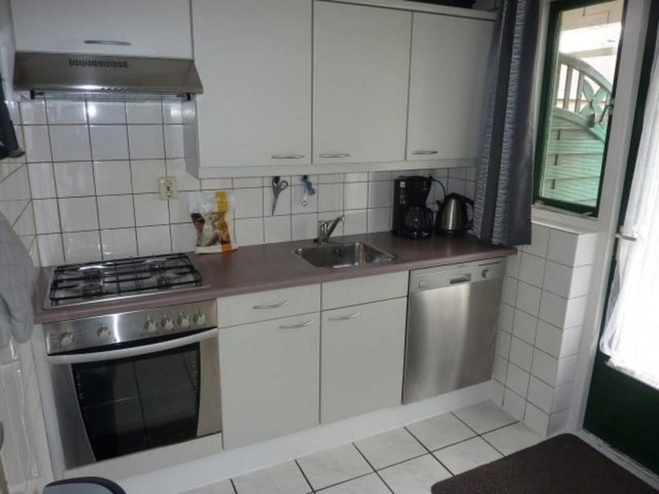 House | Private kitchen | Electric kettle, toaster