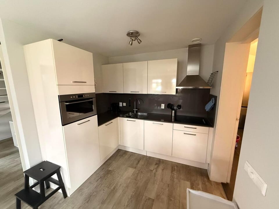 House | Private kitchen | Electric kettle, toaster, cookware/dishes/utensils
