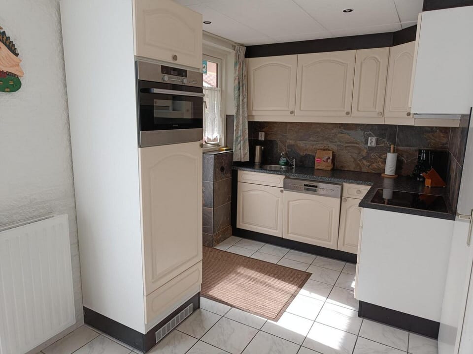 House | Private kitchen | Electric kettle, toaster