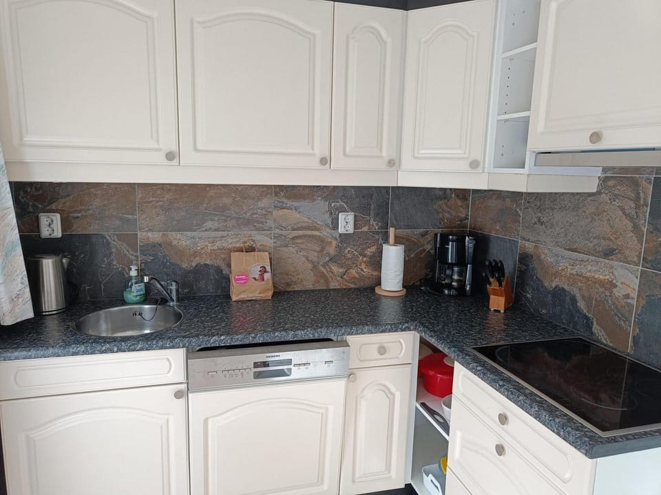 House | Private kitchen | Electric kettle, toaster