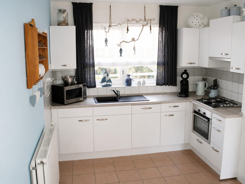 House | Private kitchen | Electric kettle, toaster