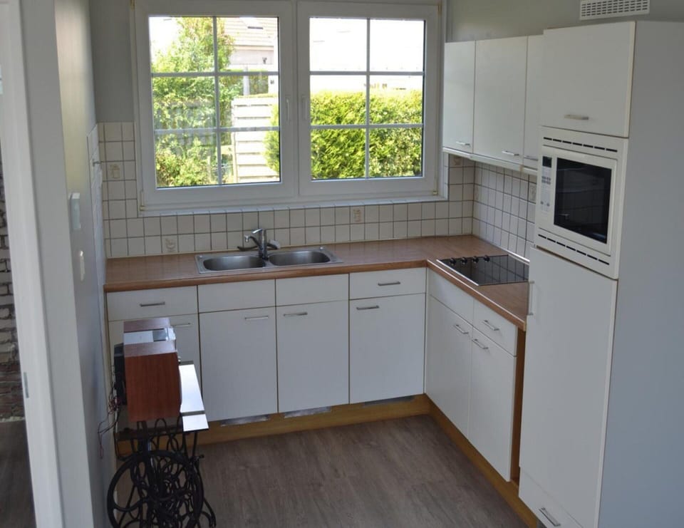 House | Private kitchen | Electric kettle, toaster, highchair
