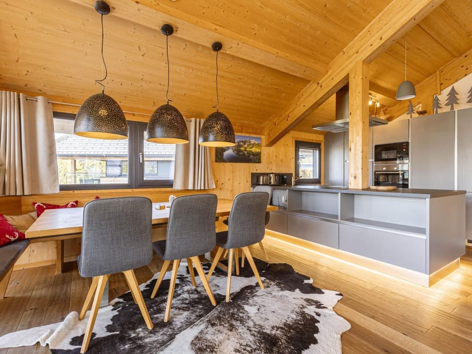 Chalet | Dining