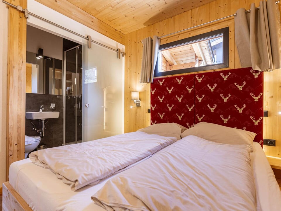 Chalet | 4 bedrooms, individually furnished, bed sheets