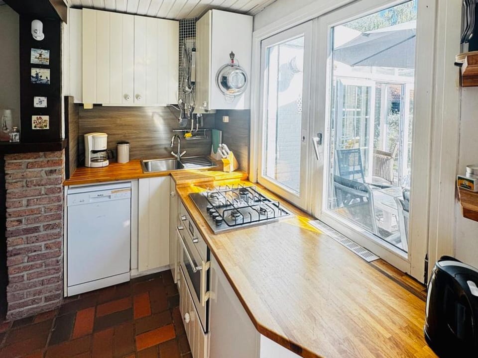 House | Private kitchen | Electric kettle, toaster