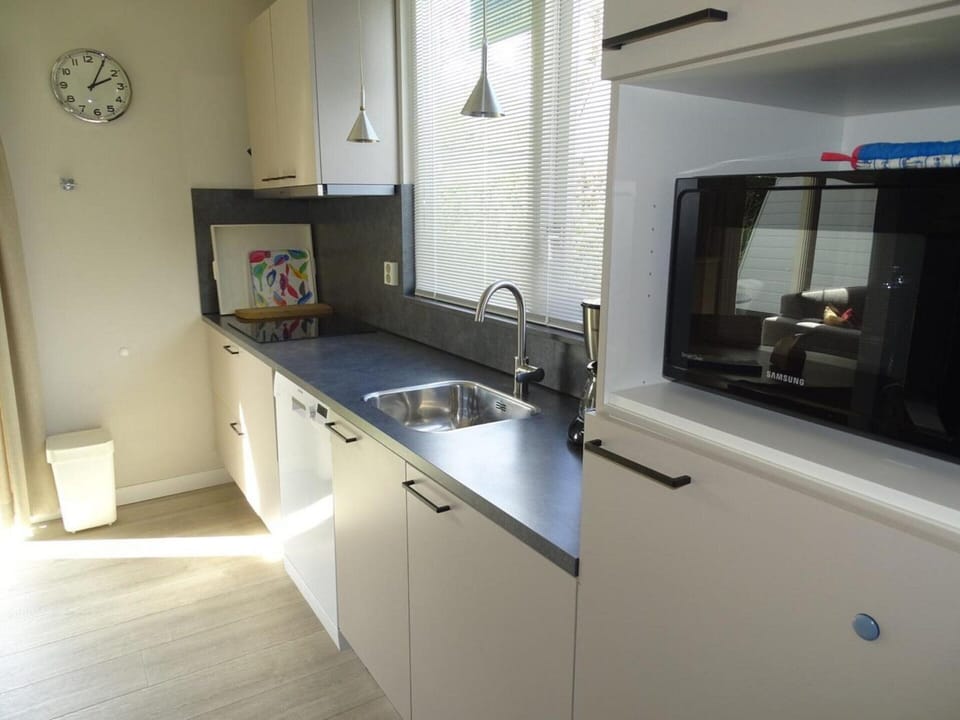 House | Private kitchen | Electric kettle, toaster