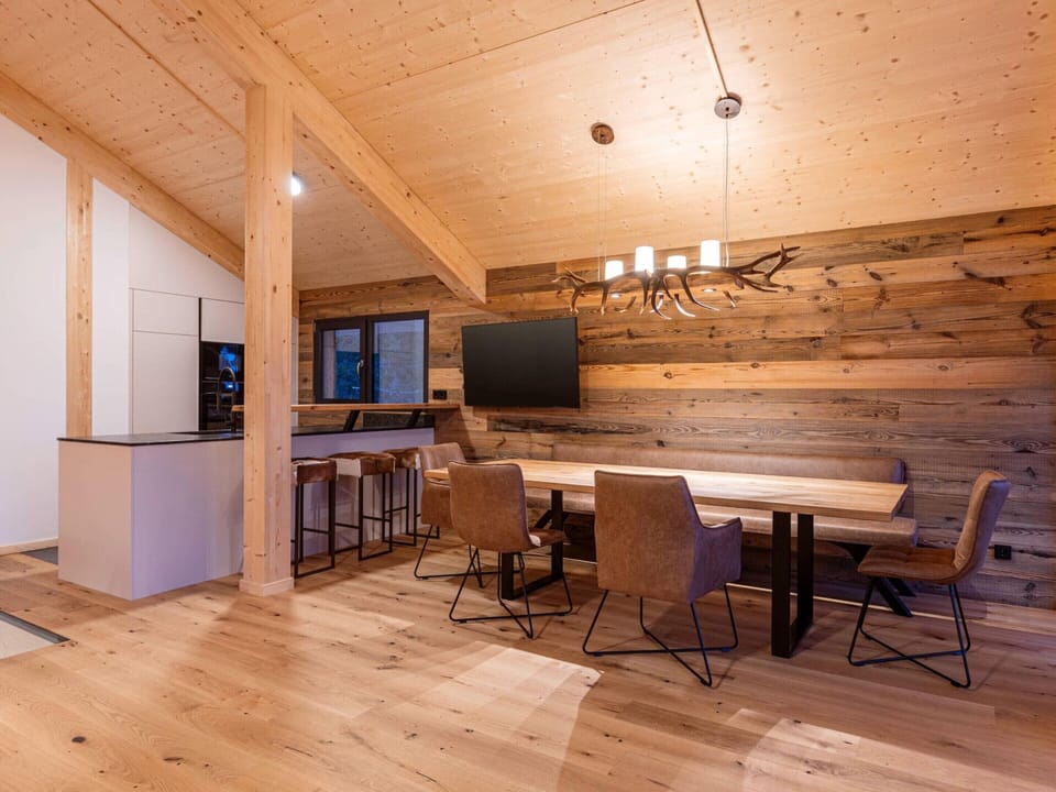 Chalet | Dining