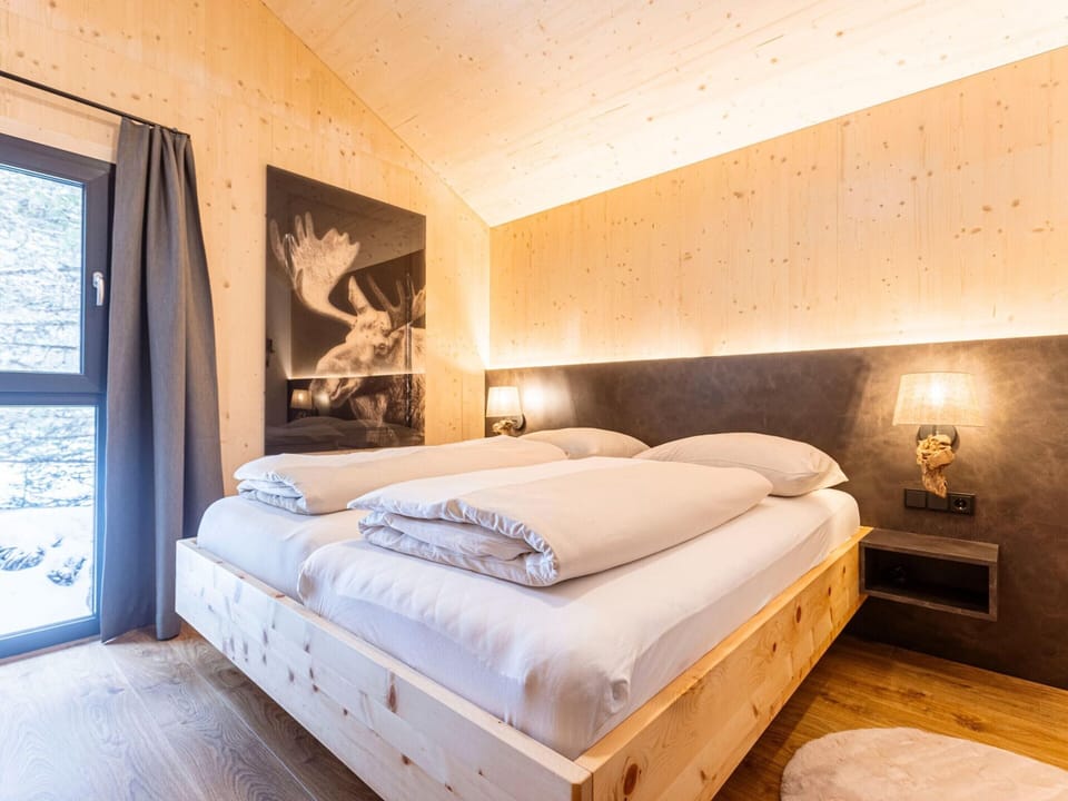 Chalet | 4 bedrooms, individually furnished, bed sheets