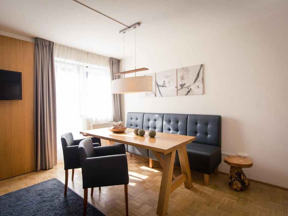 Apartment | Dining