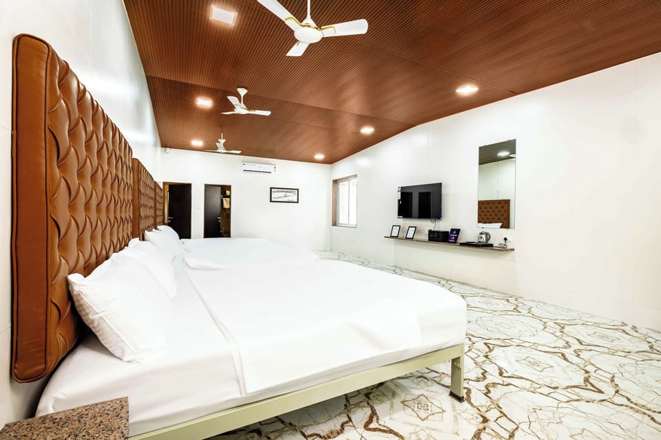 Family Triple Room, Patio, Courtyard View | Interior