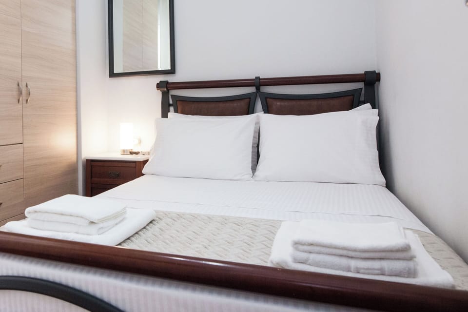2 bedrooms, iron/ironing board, free WiFi