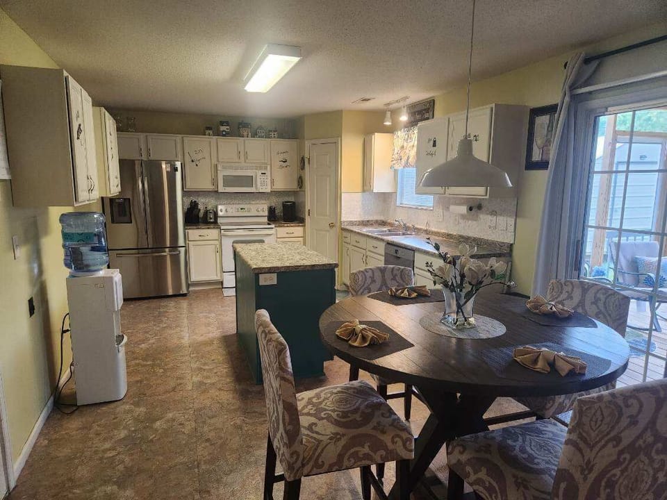 Eat in Kitchen
