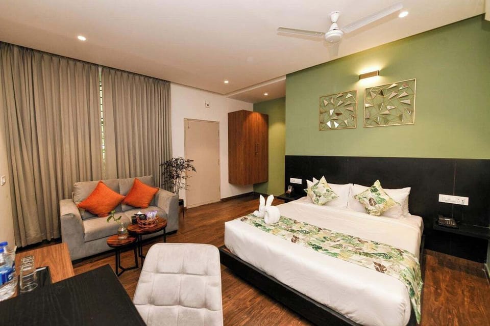 Executive Cottage, Resort View | Desk, laptop workspace, iron/ironing board (on request), WiFi (free)