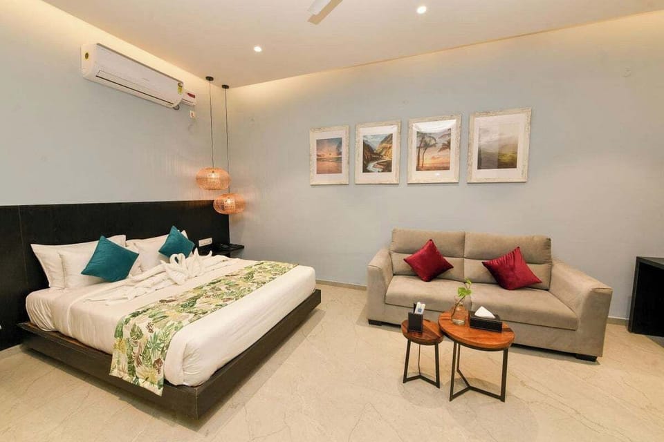 Deluxe Double Room, Garden View | Desk, laptop workspace, iron/ironing board (on request), WiFi (free)