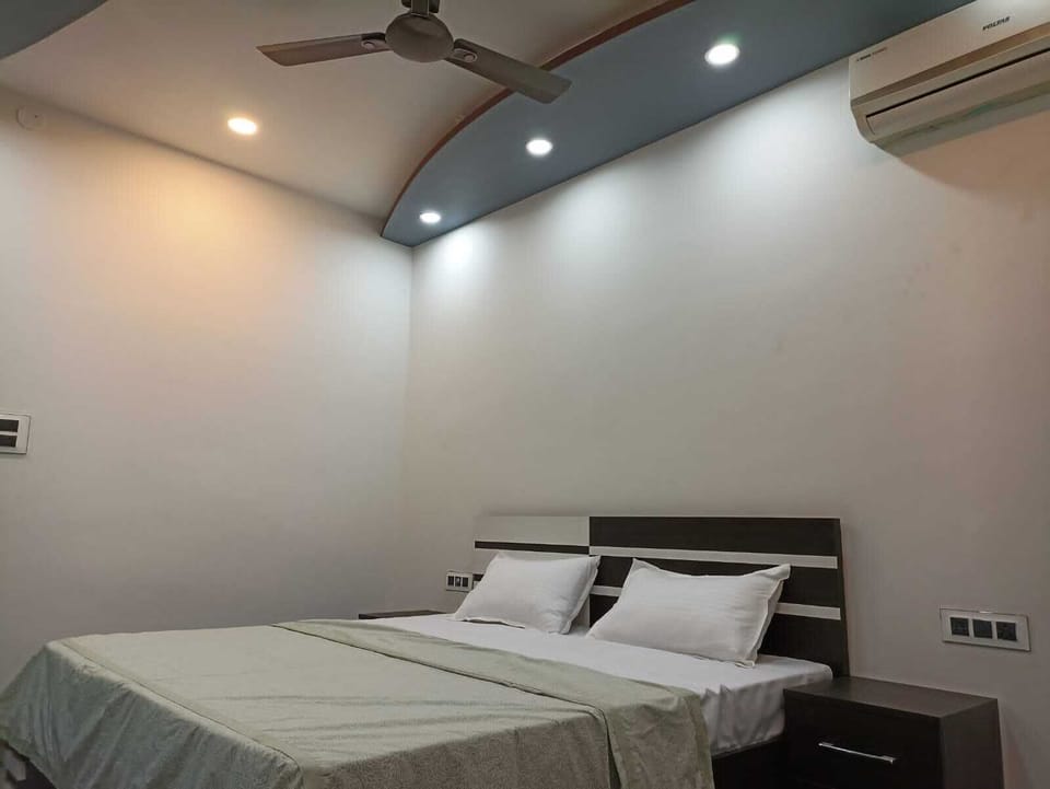 Deluxe Single Room, Balcony, Garden View | Desk, laptop workspace, soundproofing, free WiFi