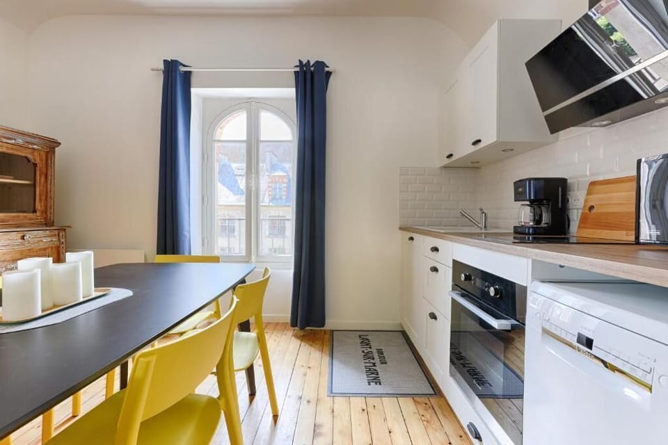 Apartment, City View | Private kitchenette | Shared fridge, microwave, coffee/tea maker, electric kettle