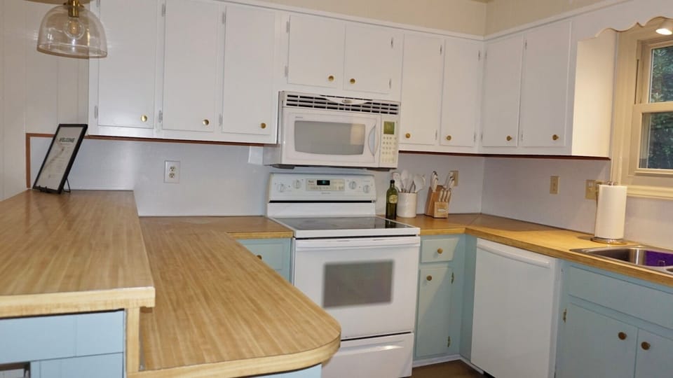Well-equipped kitchen 