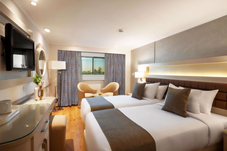 Deluxe Cabin, River View | 1 bedroom, minibar, in-room safe, blackout drapes