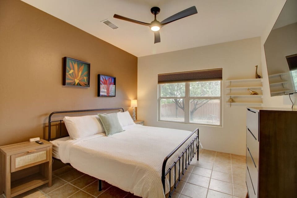 King memory foam mattress, smart tv