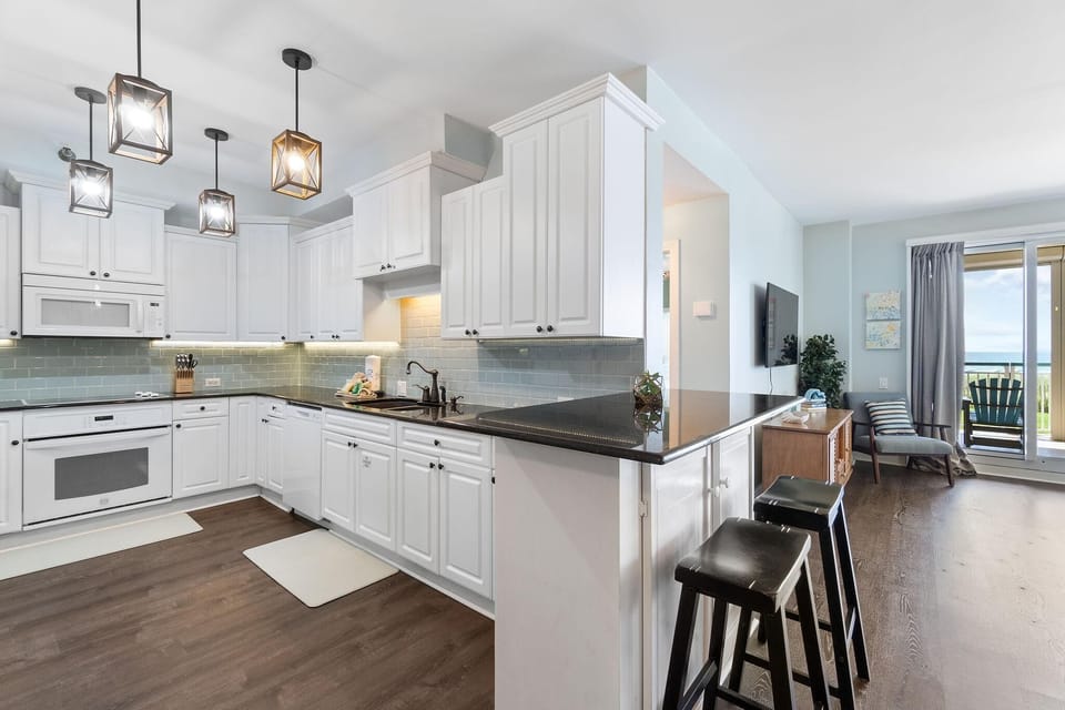 Condo, Multiple Beds (Beach Colony Tower 1C) | Private kitchen | Oven, toaster, paper towels
