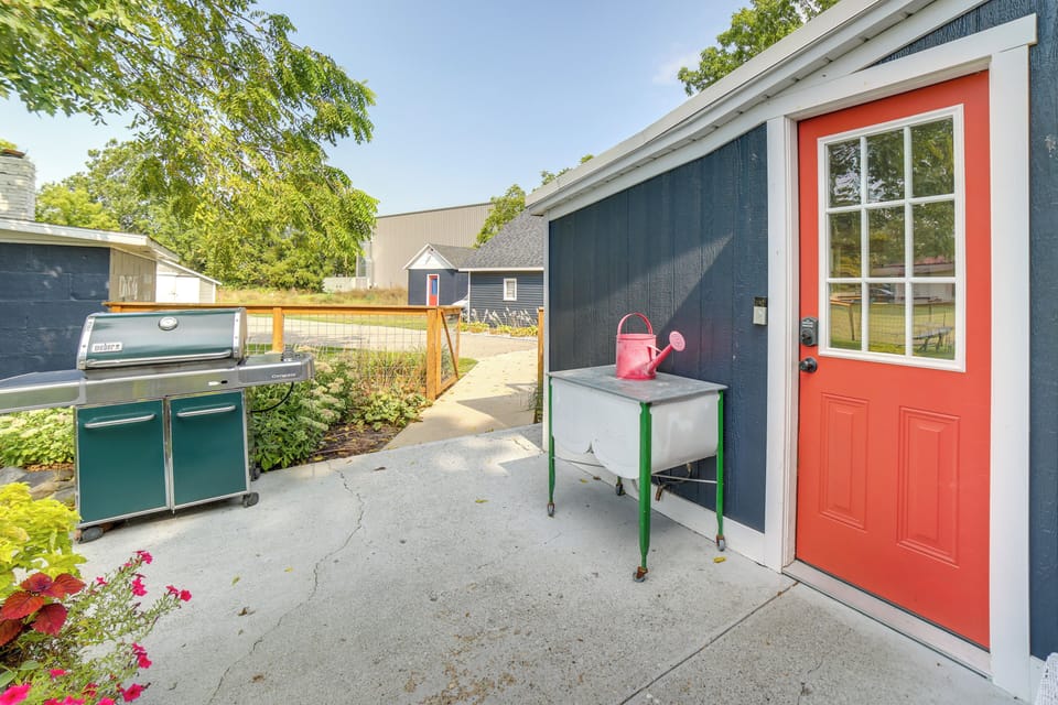 Patio Area | Gas Grill