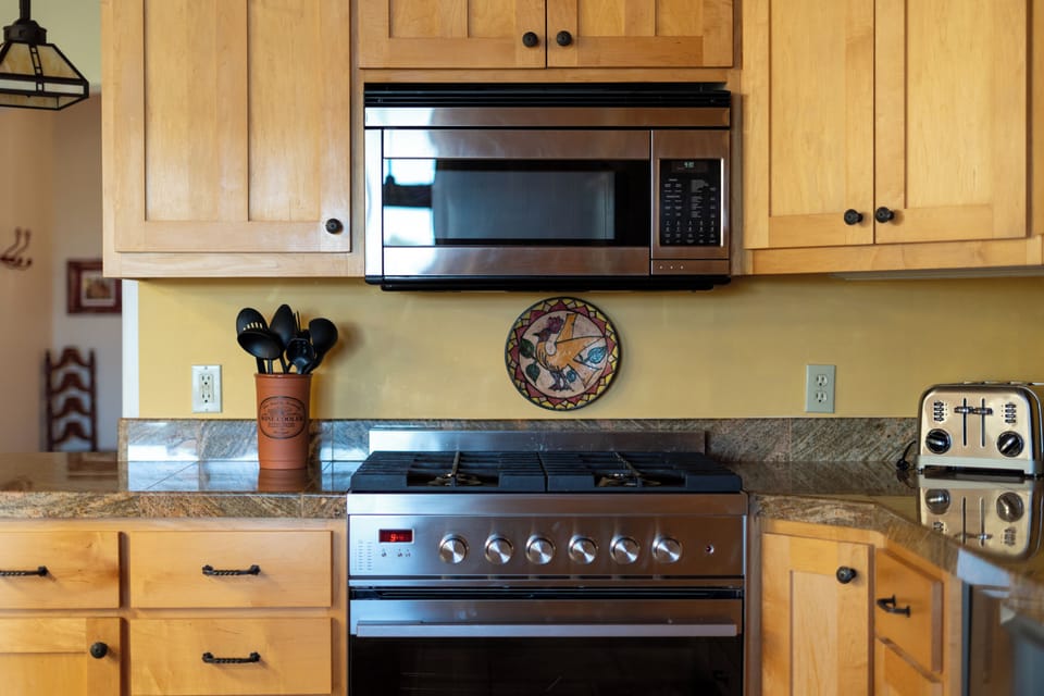 Ponderosa kitchen with Euro  appliances