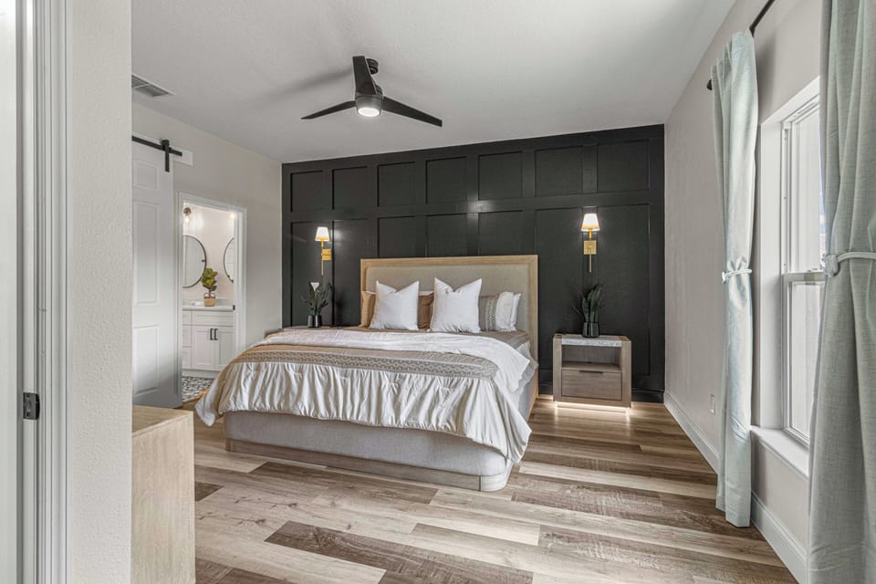 Bedroom 1. King bed. 75" Smart TV. Noise machine. blackout curtains. 