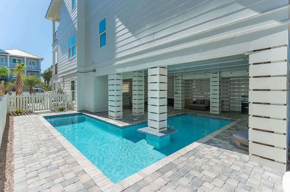 Covered/Open pool entertainment area