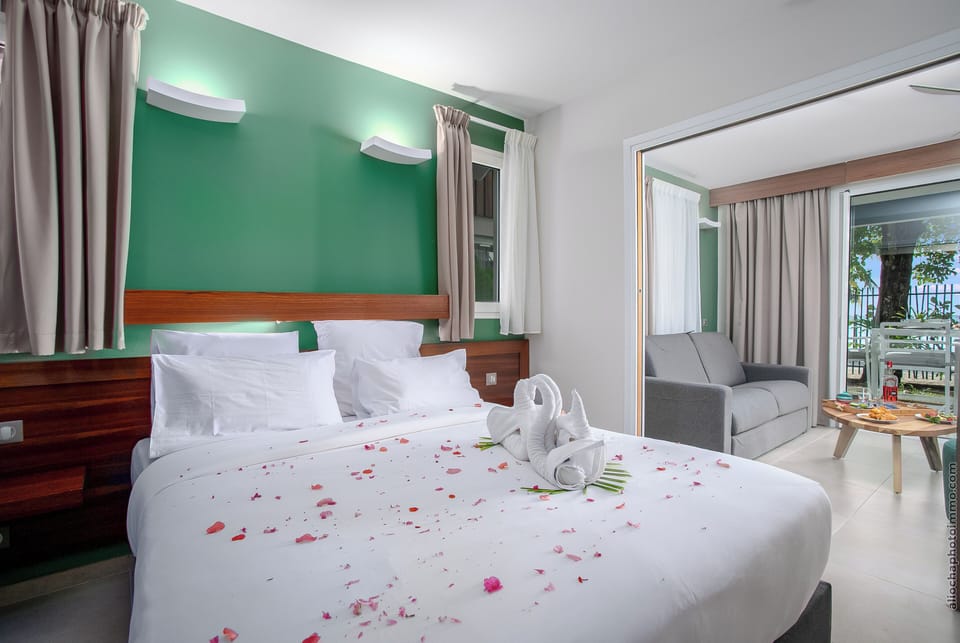  Superior Suite Beach View | Desk, laptop workspace, soundproofing, WiFi (free)