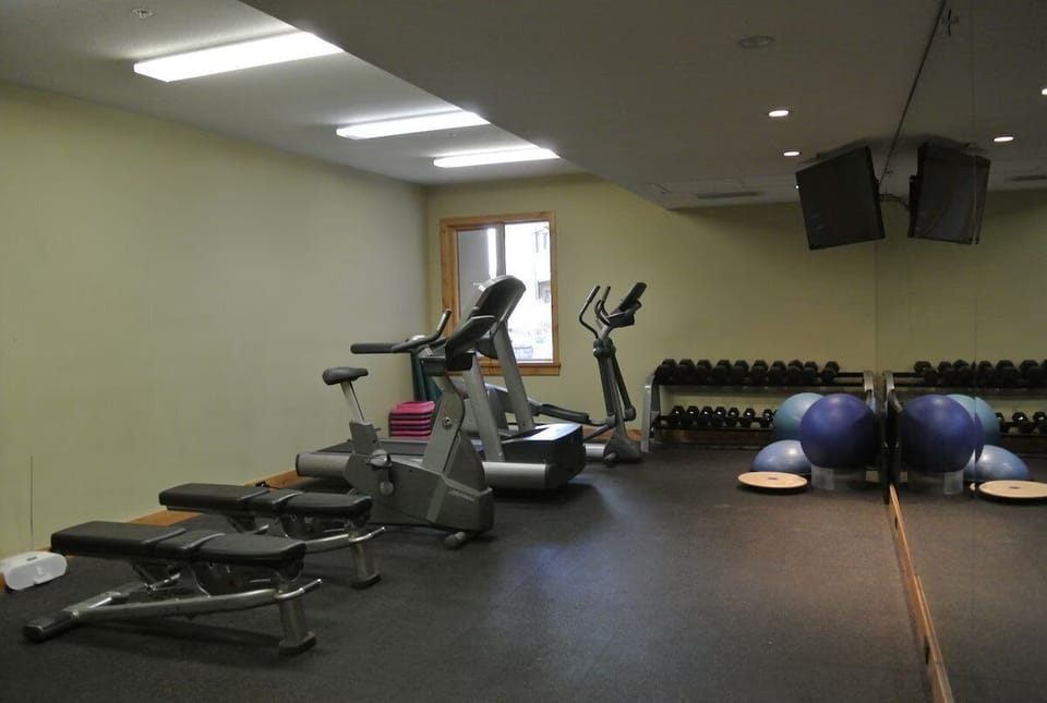 Rundle Cliffs Lodge by Canmore Premier Apartment in Canmore