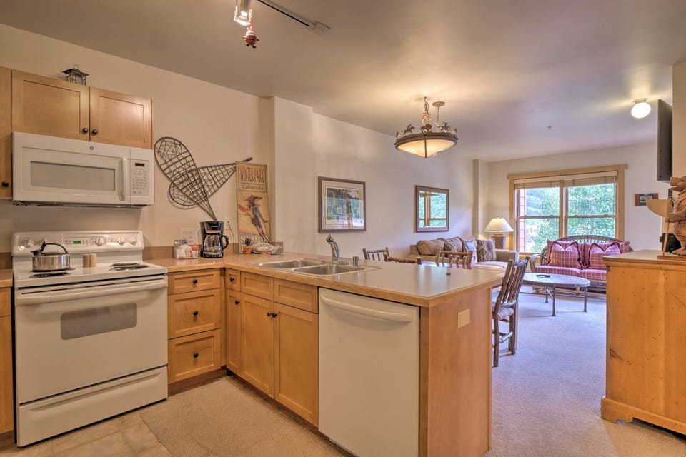 Indoors, Kitchen, Microwave, Oven, Lamp