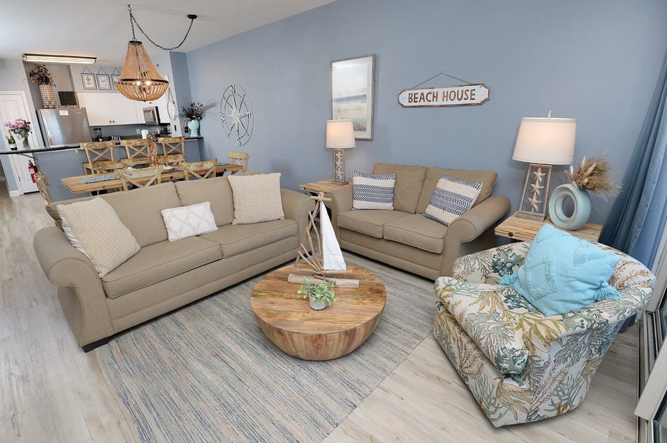 Living Room
Sleeper sofa
Loveseat
Cozy chair